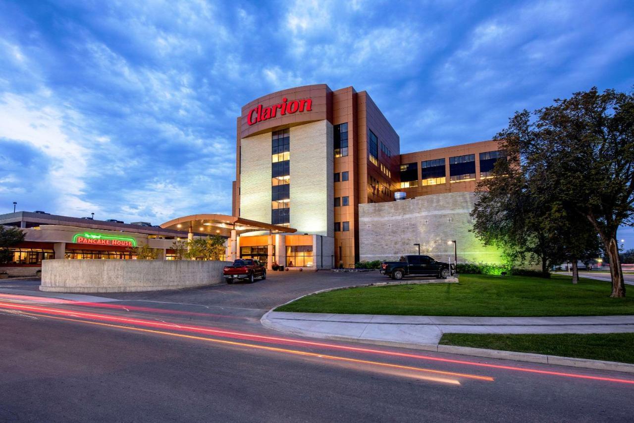 Clarion Hotel & Suites Winnipeg Exterior foto